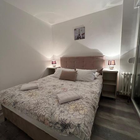 Apartman Omar Stan Na Dan Besplatan Parking SJJ Extérieur photo