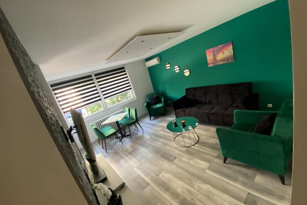 Apartman Omar Stan Na Dan Besplatan Parking SJJ Extérieur photo