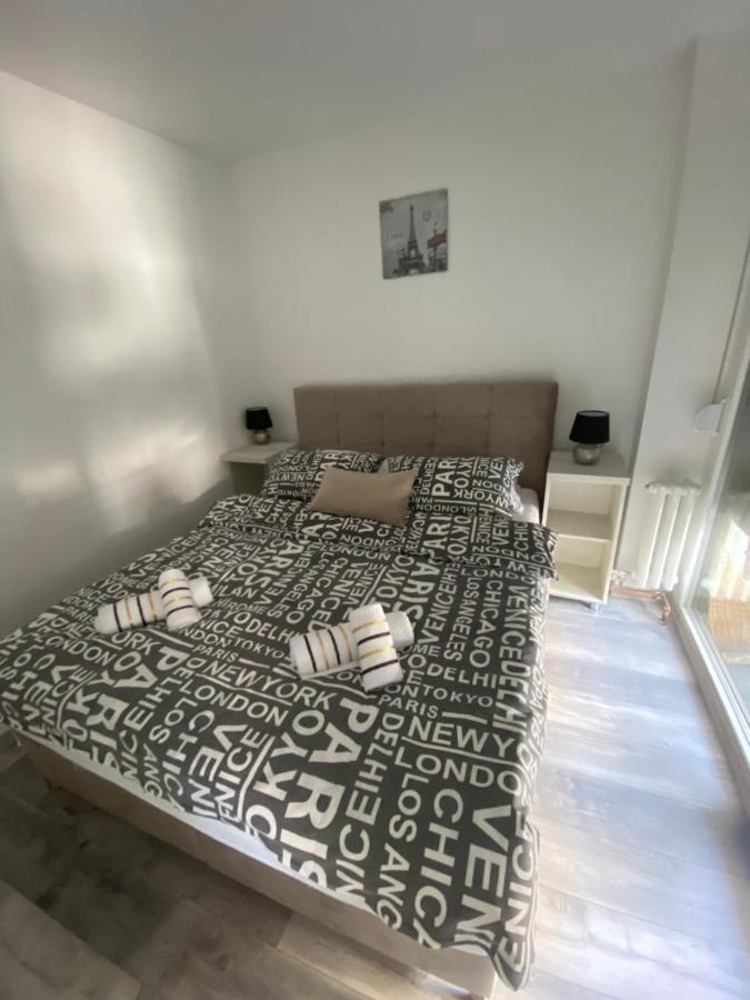 Apartman Omar Stan Na Dan Besplatan Parking SJJ Extérieur photo
