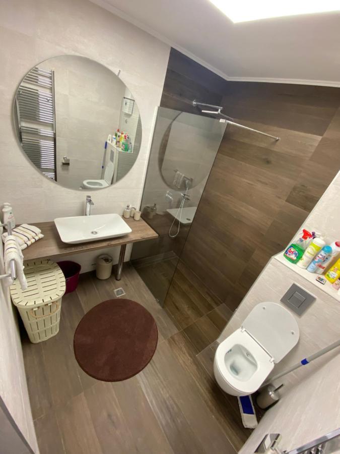 Apartman Omar Stan Na Dan Besplatan Parking SJJ Extérieur photo