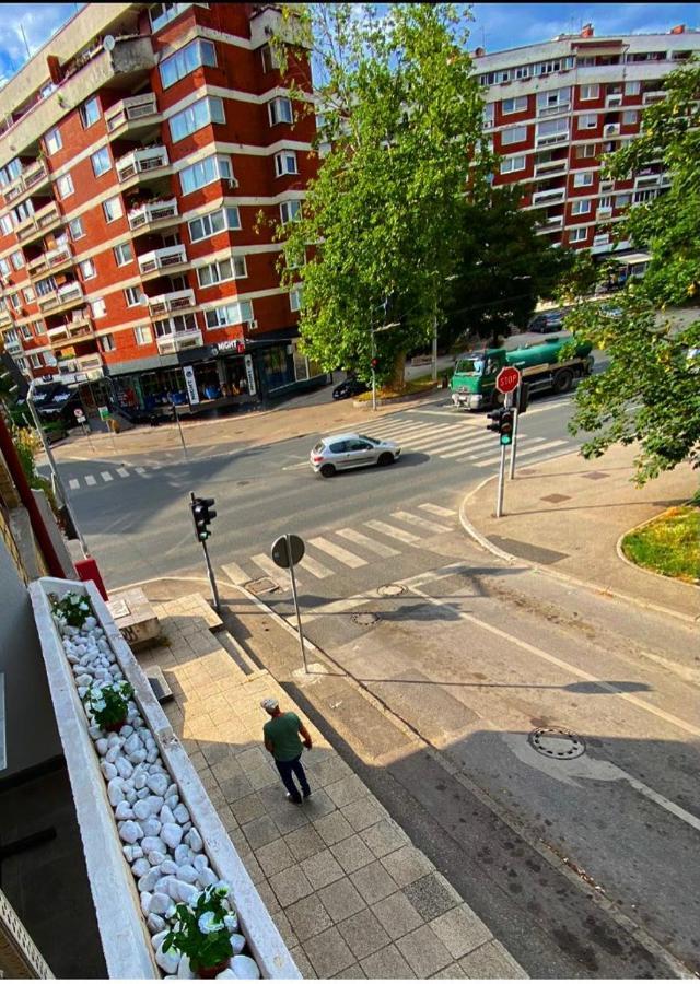 Apartman Omar Stan Na Dan Besplatan Parking SJJ Extérieur photo