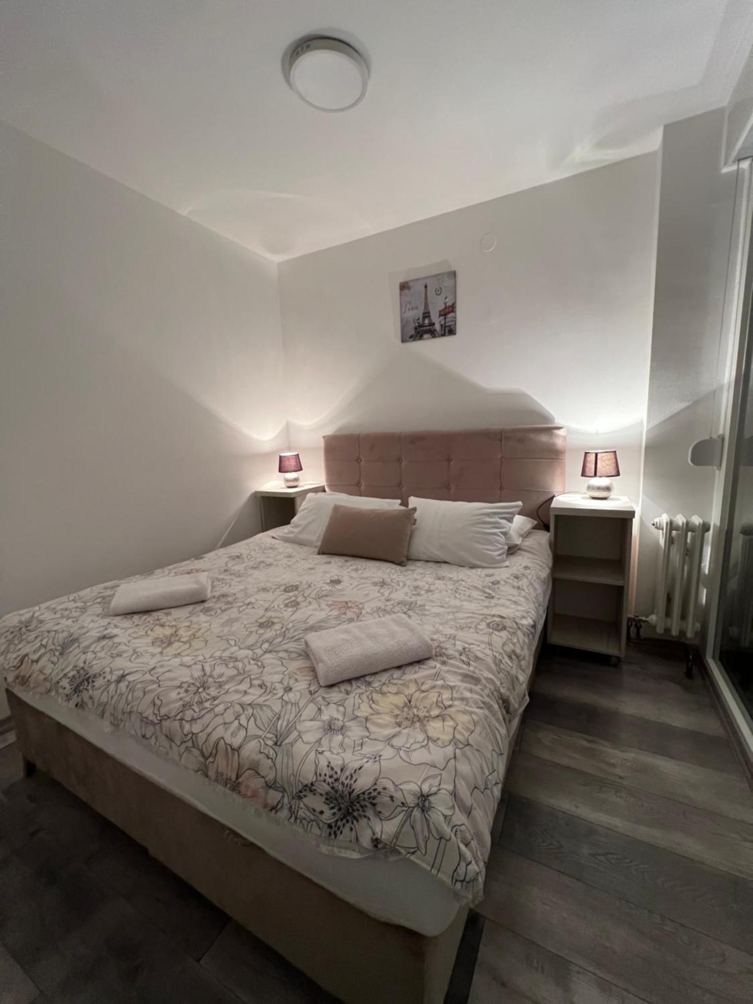 Apartman Omar Stan Na Dan Besplatan Parking SJJ Extérieur photo