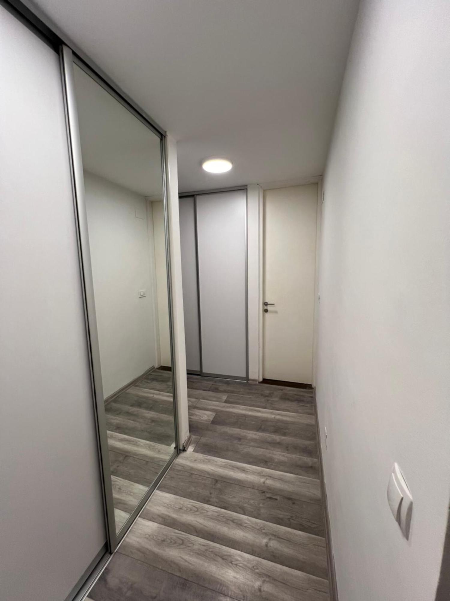 Apartman Omar Stan Na Dan Besplatan Parking SJJ Extérieur photo