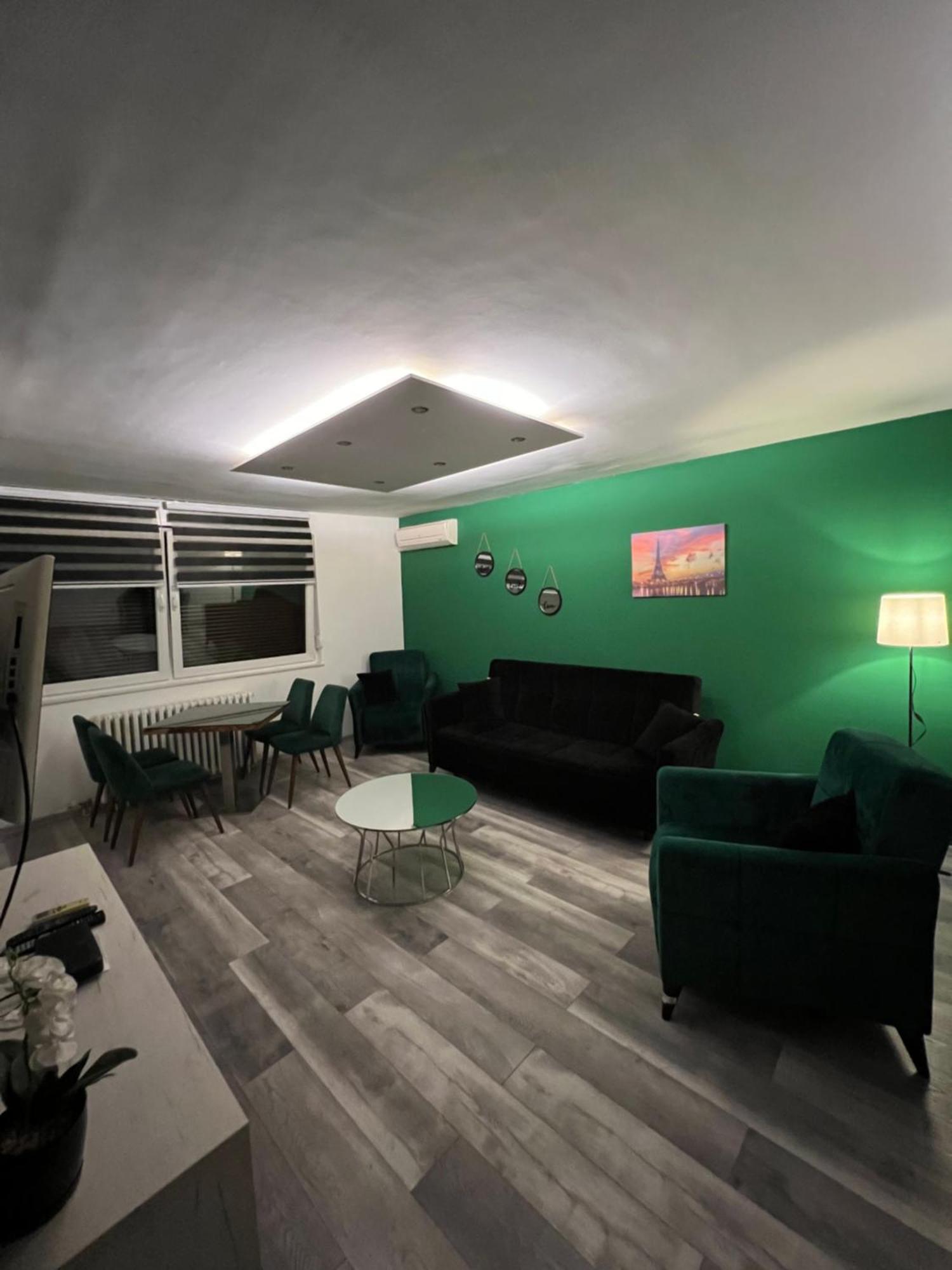 Apartman Omar Stan Na Dan Besplatan Parking SJJ Extérieur photo