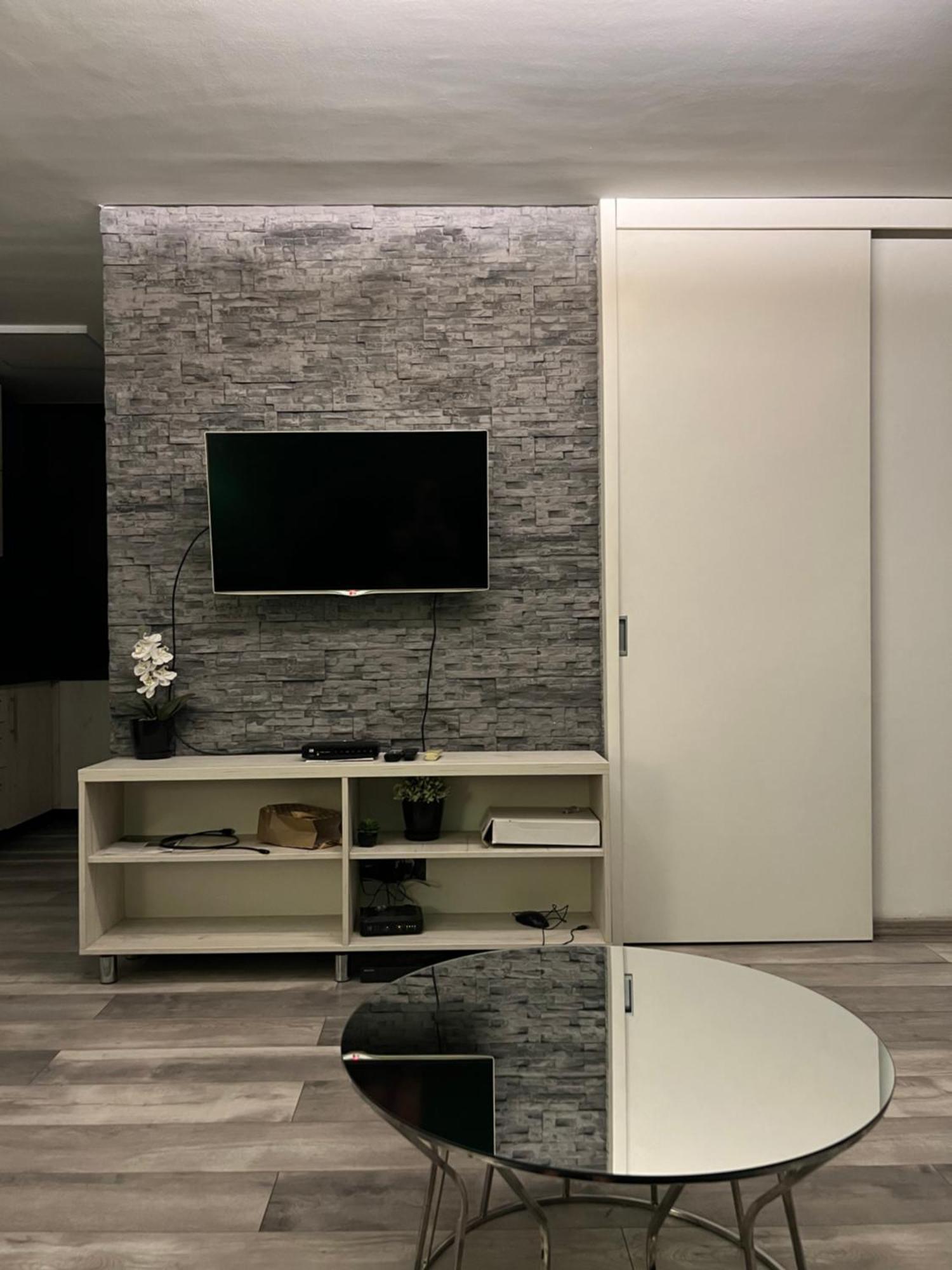 Apartman Omar Stan Na Dan Besplatan Parking SJJ Extérieur photo
