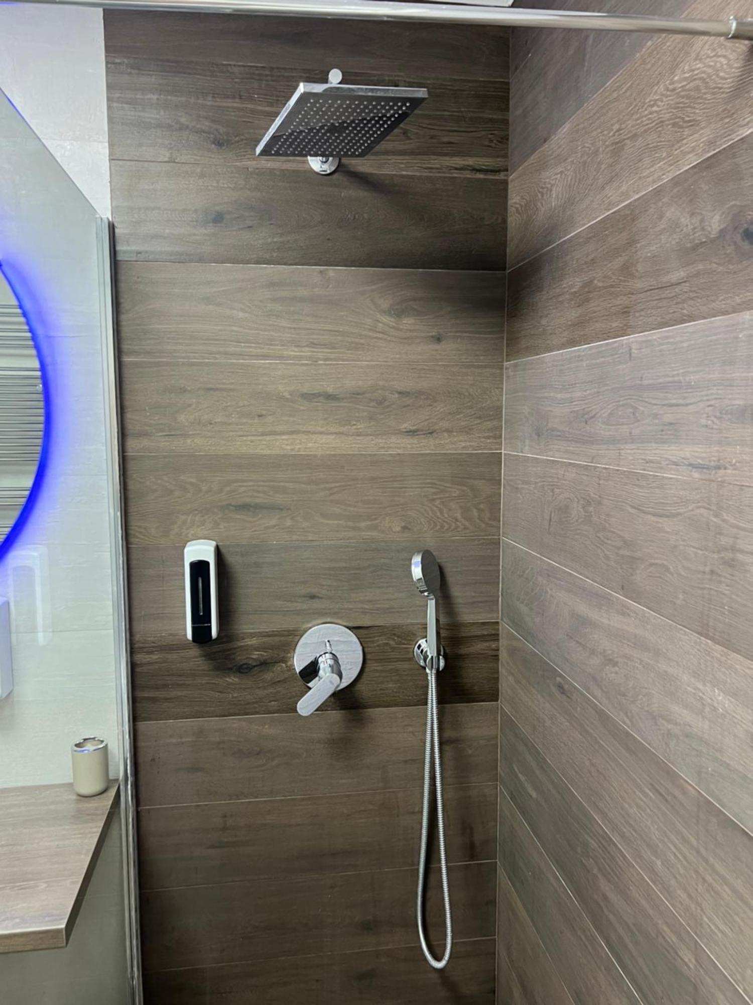 Apartman Omar Stan Na Dan Besplatan Parking SJJ Extérieur photo