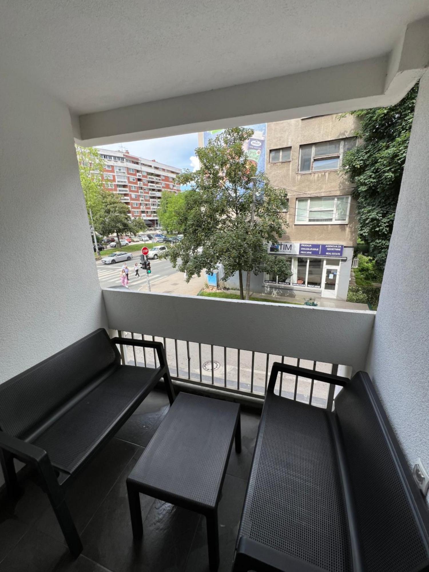 Apartman Omar Stan Na Dan Besplatan Parking SJJ Extérieur photo